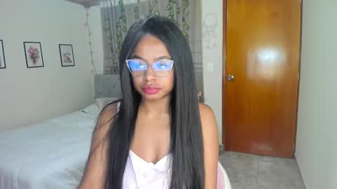 Snapshot of matilde27 chatting on October 2025 09:51:01 AM Daniela online show from October 2025 09:51:01 AM