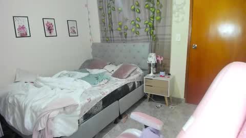 Snapshot of matilde27 chatting on October 2025 08:48:02 AM Daniela online show from October 2025 08:48:02 AM