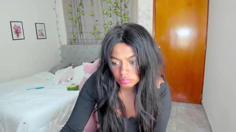 Snapshot of matilde27 chatting on November 2025 01:39:01 AM Daniela online show from November 2025 01:39:01 AM