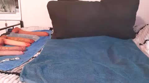 Snapshot of matten80 chatting on December 2025 08:32:02 AM matten80 online show from December 2025 08:32:02 AM