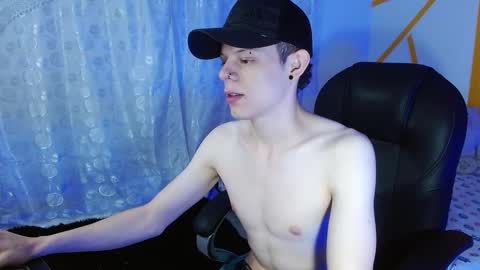 Snapshot of matthewboy_ chatting on December 2024 07:29:02 AM MatthewBoy online show from December 2024 07:29:02 AM