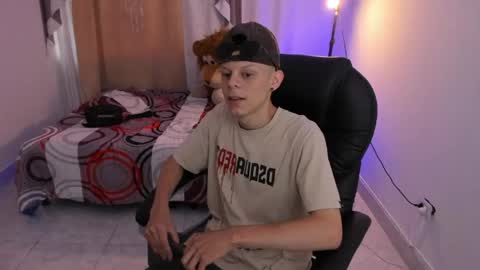Snapshot of matthewboy_ chatting on May 2026 11:15:01 AM MatthewBoy online show from May 2026 11:15:01 AM