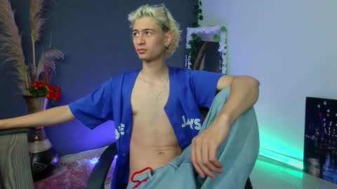 mattias     online show from October 2025 12:17:01 PM