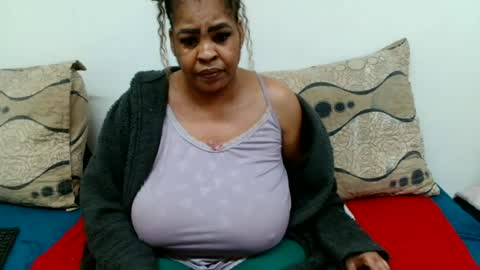 Snapshot of maturedbootyqueen chatting on June 2026 08:40:01 PM QUEEN online show from June 2026 08:40:01 PM