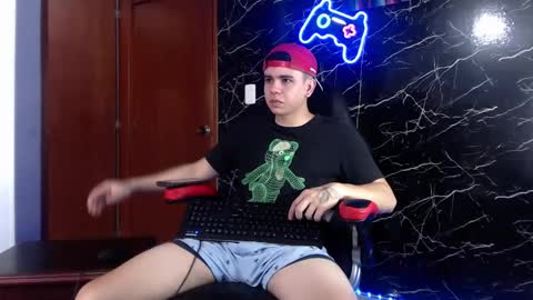 Snapshot of maty_hard chatting on December 2024 07:10:01 PM Matias online show from December 2024 07:10:01 PM