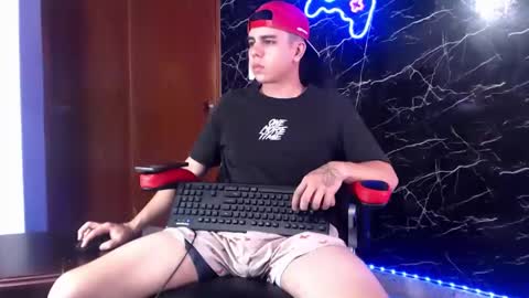 Snapshot of maty_hard chatting on January 2025 01:41:02 PM Matias online show from January 2025 01:41:02 PM