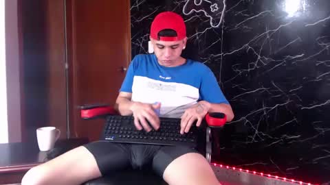 Snapshot of maty_hard chatting on January 2025 11:41:01 AM Matias online show from January 2025 11:41:01 AM