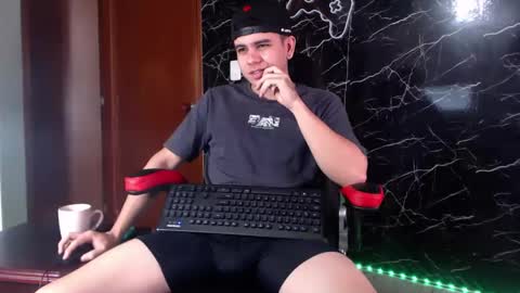 Snapshot of maty_hard chatting on February 2025 12:17:02 PM Matias online show from February 2025 12:17:02 PM