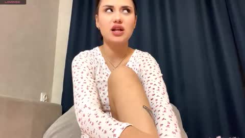 Mia online show from December 2025 02:13:02 PM