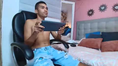 Snapshot of mauricio_smiith chatting on February 2026 02:45:01 AM MAURICIO online show from February 2026 02:45:01 AM