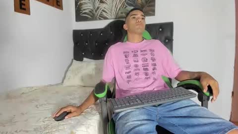 Snapshot of mauricio_smiith chatting on March 2026 02:02:01 AM MAURICIO online show from March 2026 02:02:01 AM