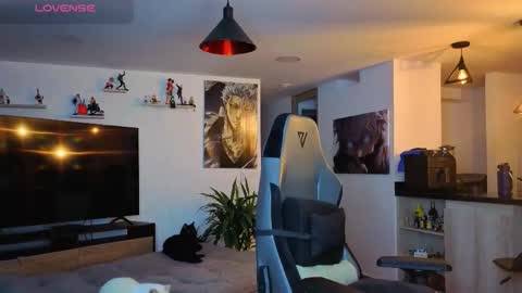 Snapshot of max_cooper17 chatting on November 2025 03:40:02 AM Max online show from November 2025 03:40:02 AM