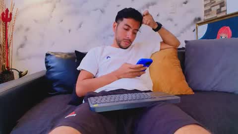 Max Hornye online show from March 2026 06:44:02 PM