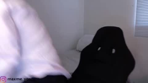 max_meyer online show from October 2025 09:33:01 PM