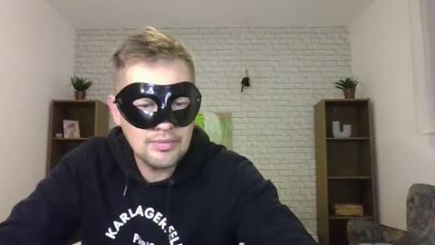 Max  Aliya online show from October 2025 08:18:02 AM