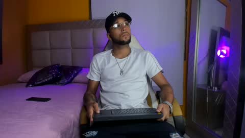 Snapshot of max_sexyhot26 chatting on February 2025 02:30:01 AM max_sexyhot26 online show from February 2025 02:30:01 AM
