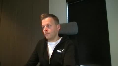 Snapshot of max_straight_1 chatting on February 2025 08:13:02 AM Max take off clothes online show from February 2025 08:13:02 AM