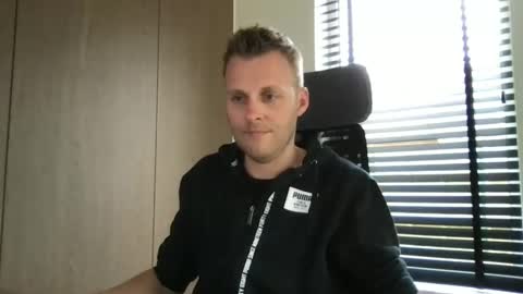 Snapshot of max_straight_1 chatting on March 2025 12:17:01 PM Max take off clothes online show from March 2025 12:17:01 PM