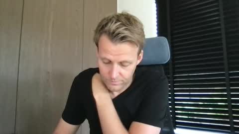 Snapshot of max_straight_1 chatting on September 2025 07:41:02 AM Max take off clothes online show from September 2025 07:41:02 AM