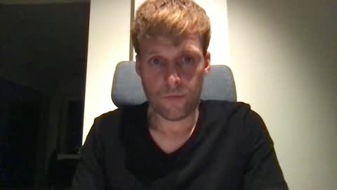 Snapshot of max_straight_1 chatting on October 2025 08:07:01 PM Max take off clothes online show from October 2025 08:07:01 PM