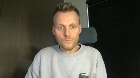 Max take off clothes online show from February 2026 11:49:02 AM