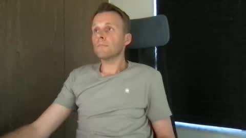 Max take off clothes online show from May 2026 01:39:01 PM
