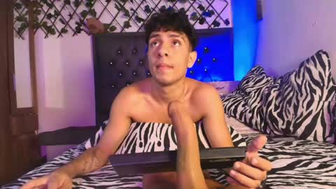 maxi_and_evan online show from June 2026 07:14:02 AM