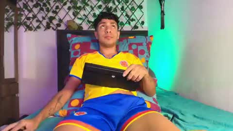 maxi_and_evan online show from June 2026 11:26:02 AM