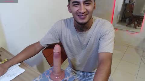 Snapshot of maxi_dick33 chatting on March 2026 12:10:02 PM maxi dick online show from March 2026 12:10:02 PM