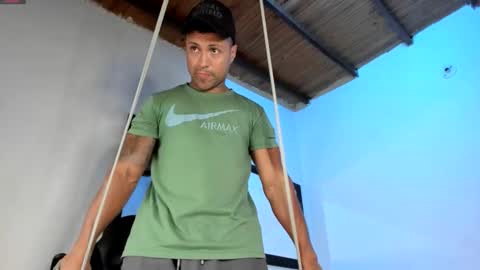 MAXI      online show from November 2025 02:03:01 AM