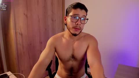 Mikael online show from November 2025 10:41:02 PM