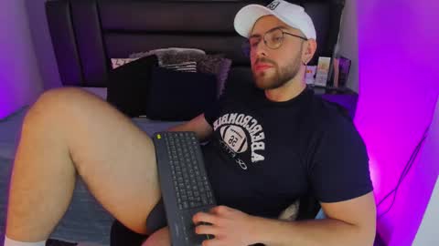 Snapshot of maxiimo_wolf chatting on March 2025 03:08:01 AM Maximo Wolf online show from March 2025 03:08:01 AM