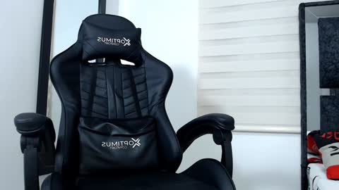 Maximo Sebastian online show from February 2025 06:34:02 AM