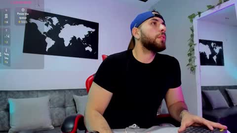 Maximo Wolf online show from December 2025 08:49:02 PM