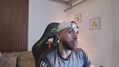 Maximo Wolf online show from February 2026 08:27:01 PM