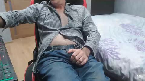 maximus3334 online show from October 2025 11:06:01 AM