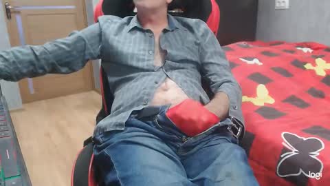 maximus3334 online show from October 2025 12:39:02 PM