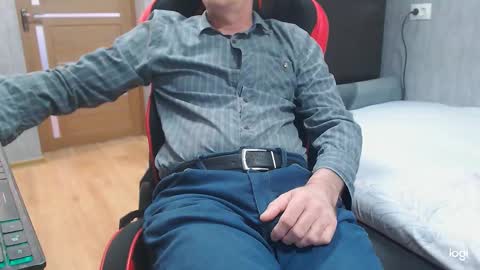 maximus3334 online show from March 2026 11:38:01 AM