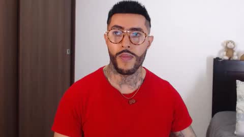 Independent Model online show from December 2024 02:04:01 AM