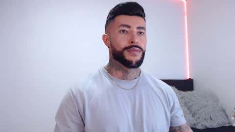 Independent Model online show from September 2025 03:06:02 AM