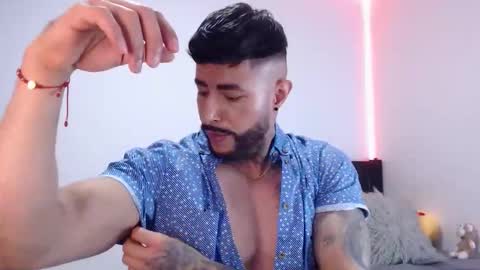 Independent Model online show from October 2025 03:53:01 AM