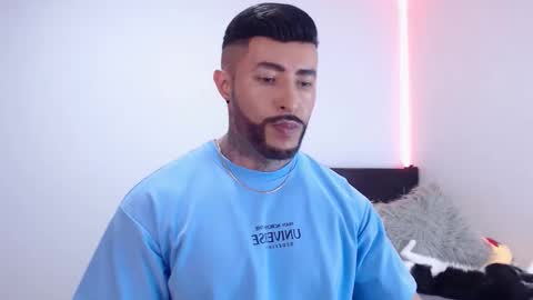 Independent Model online show from October 2025 04:05:02 AM