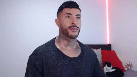 Independent Model online show from November 2025 02:22:01 AM