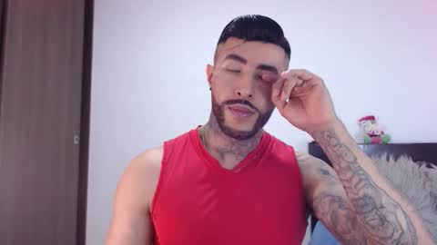 Independent Model online show from November 2025 03:32:02 AM