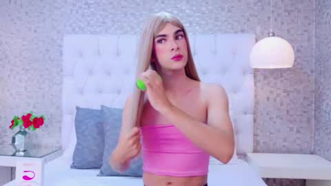 Maxi Rogerss online show from October 2025 11:42:02 AM