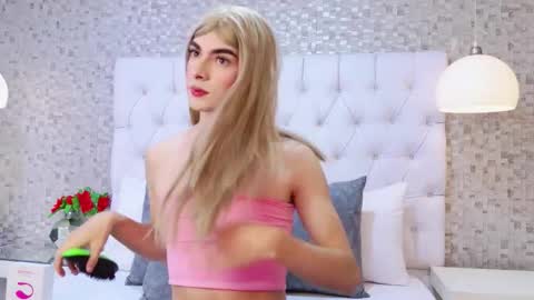 Maxi Rogerss online show from October 2025 11:33:02 AM