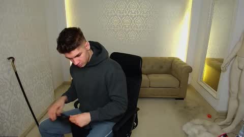 Snapshot of maxkaiden chatting on November 2025 06:02:02 AM MaxKaiden online show from November 2025 06:02:02 AM