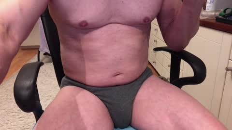 Snapshot of maxx_martin chatting on December 2024 07:04:01 AM Max online show from December 2024 07:04:01 AM
