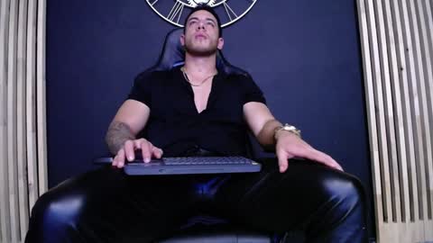 Snapshot of maxxxpowerful chatting on December 2024 03:21:02 AM maxxxpowerful online show from December 2024 03:21:02 AM