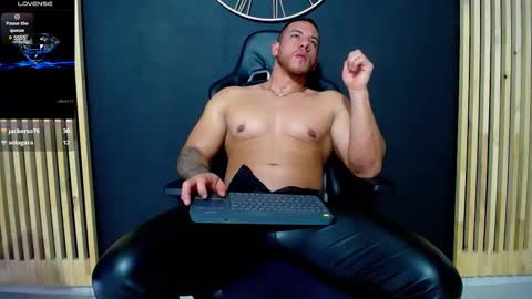 Snapshot of maxxxpowerful chatting on February 2025 06:21:01 PM maxxxpowerful online show from February 2025 06:21:01 PM